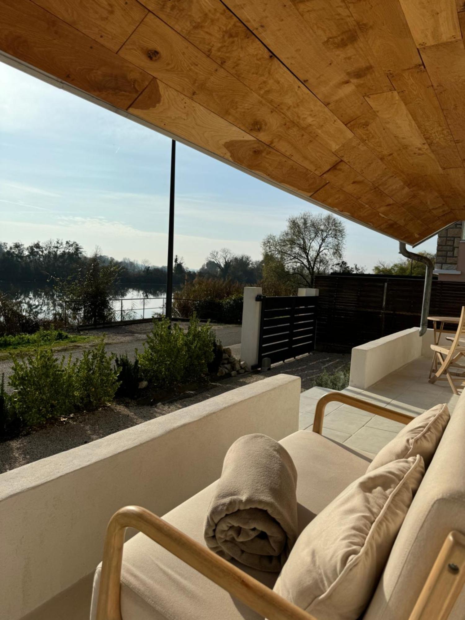 Maison Au Bord De L'Eau Les Roches Rochefort-sur-Nenon Exterior photo